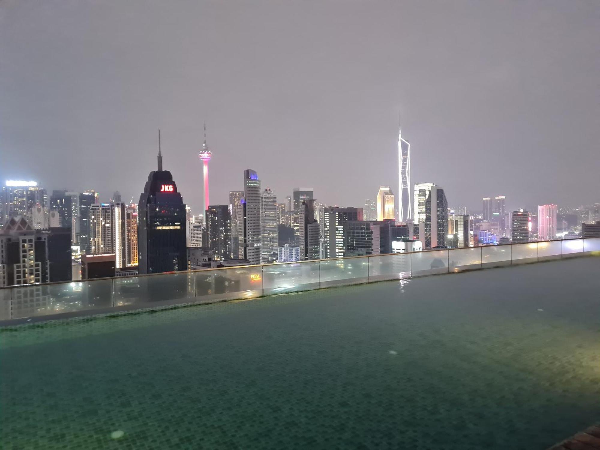 Апартаменты Regalia Skypool 969 Куала-Лумпур Экстерьер фото